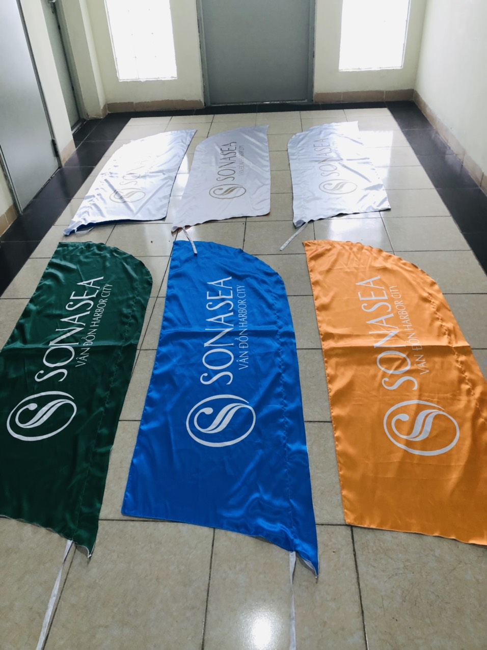 cờ quảng cáo, cờ phướn, cờ cánh buồm, cờ bãi biển